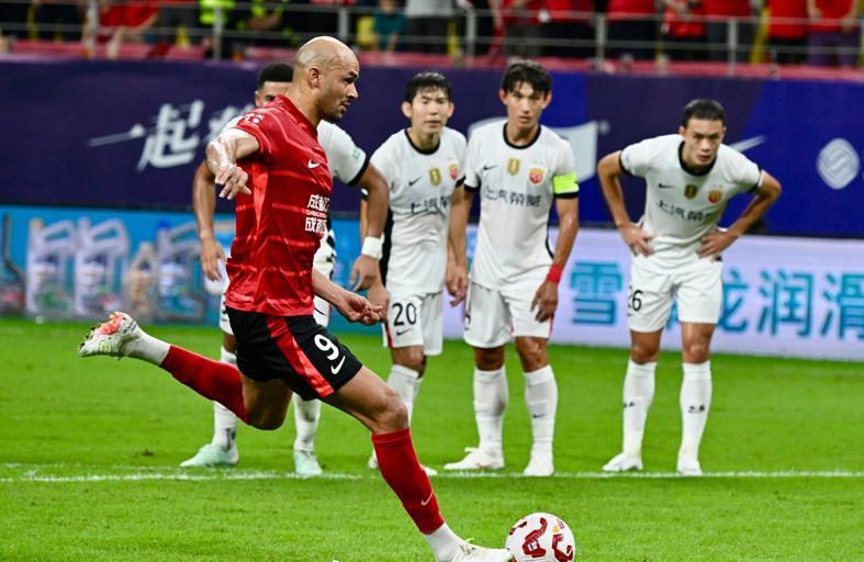 王燊超崩了！崇明6虎已迟暮，海港恶人疑似逃红 差点废了成都核心